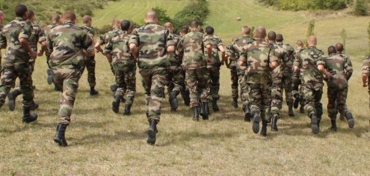 French Foreign Legionnaires are doing a physical fitness test