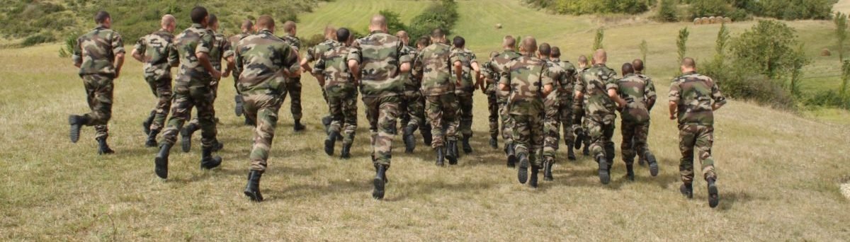 French Foreign Legionnaires are doing a physical fitness test